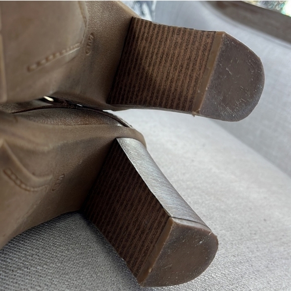 G by Guess Size 8 GGGimmy Tan Laced Up Heeled Ankle Booties - Picture 14 of 16